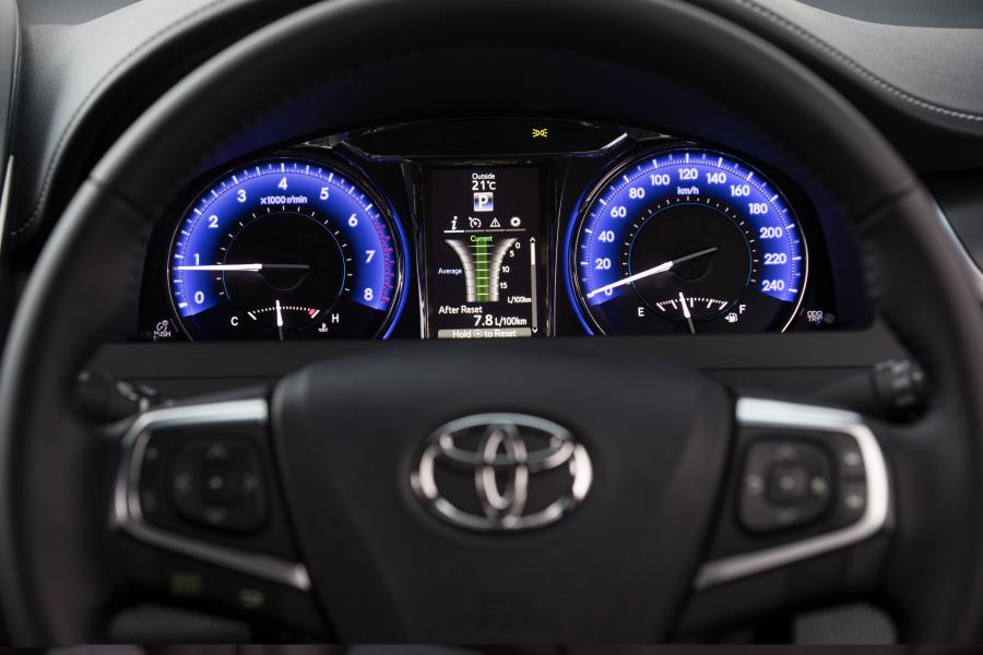 Панель приборов Toyota Camry RZ Special Edition 2016 года  (AU) (фото 2 из 23)